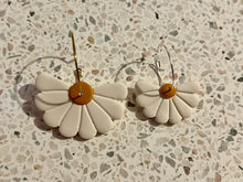 Load image into Gallery viewer, Daisy Me Rollin