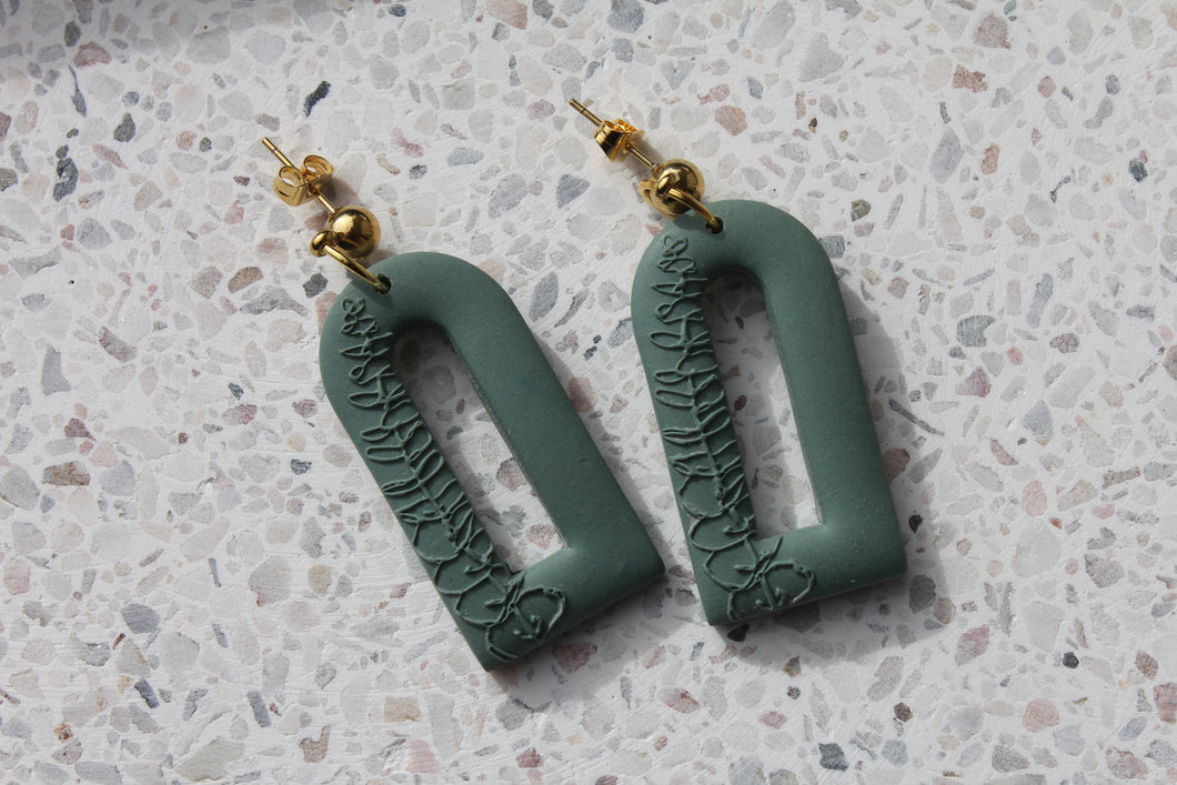 Silver Dollar Gum Arch Dangles